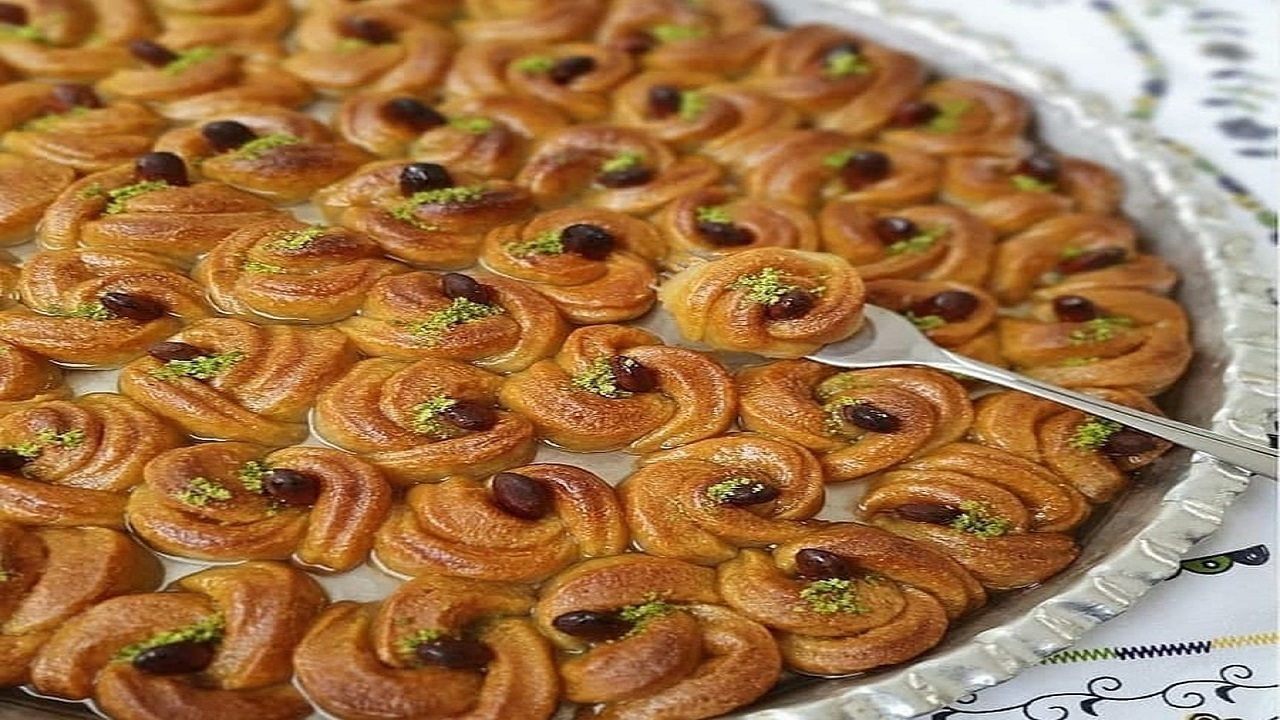 آموزش آشپزی؛ از خورش آلو بدون گوشت به ۳ روش مختلف و اکبر جوجه به روش اصیل گلوگاهی تا مک اند چیز با سس گوشت + تصاویر