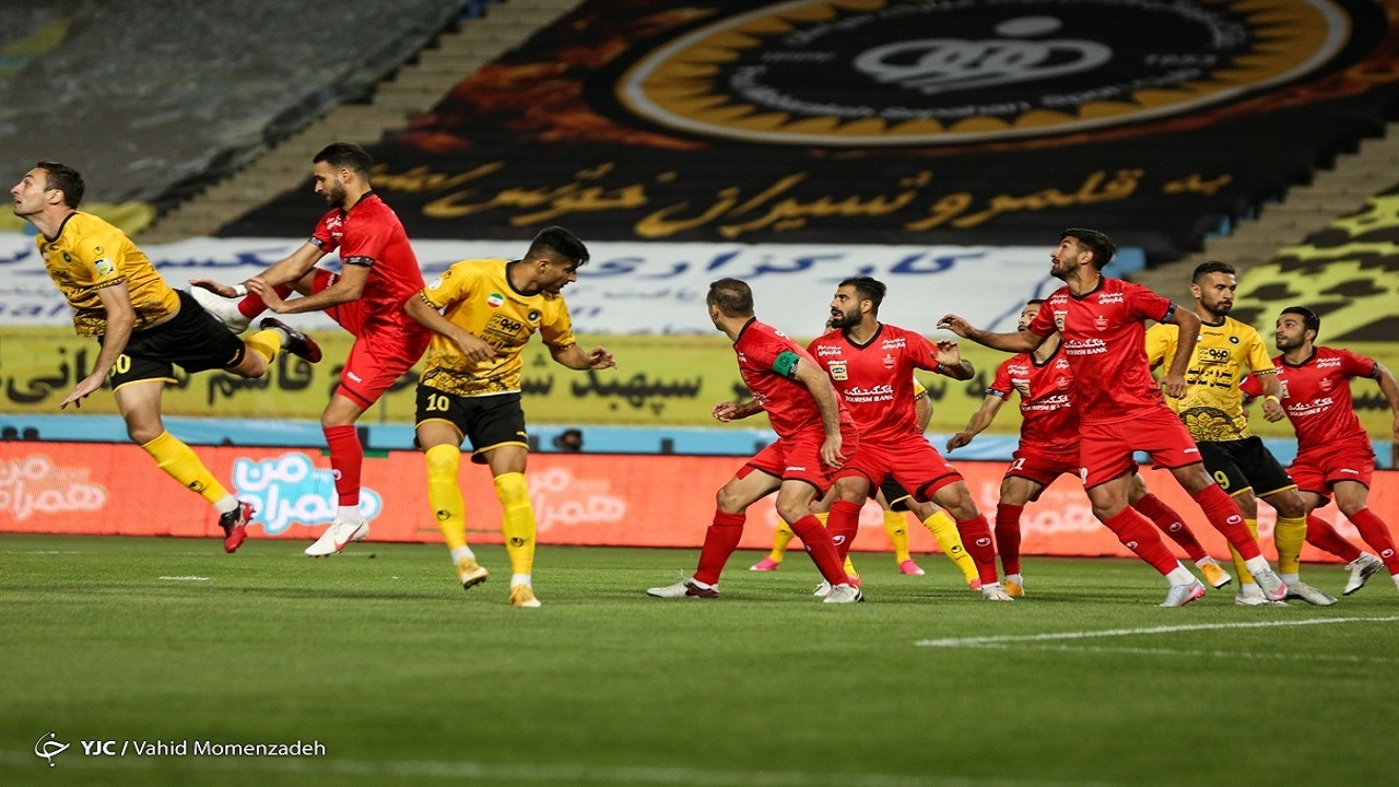 کارشناس داوری: ۲ پنالتی در بازی پرسپولیس و سپاهان گرفته نشد
