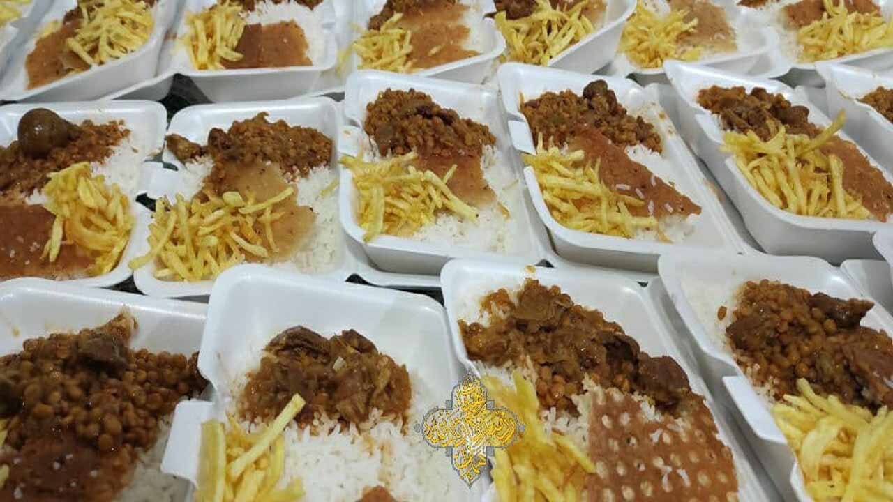 تهیه ۲۰۰۰ پرس غذای گرم برای نیازمندان در همدان + تصاویر