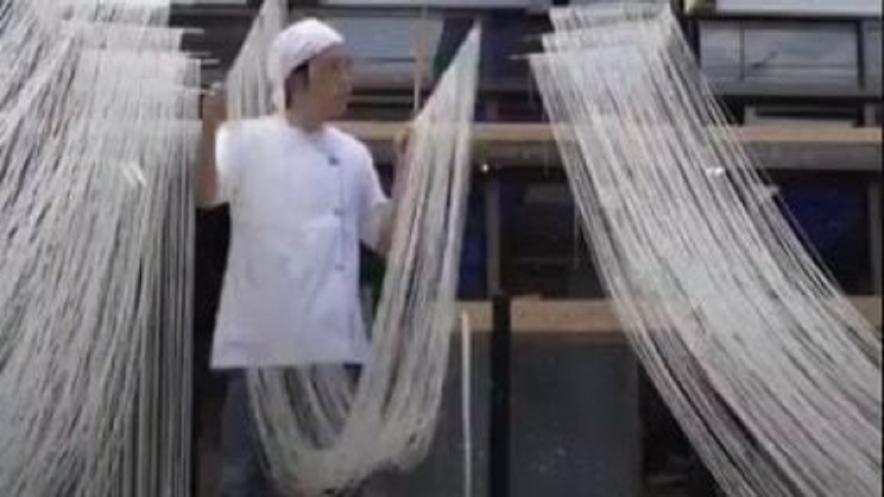 کارگاه ۳۵۰ ساله ماکارونی سازی سنتی + تصاویر