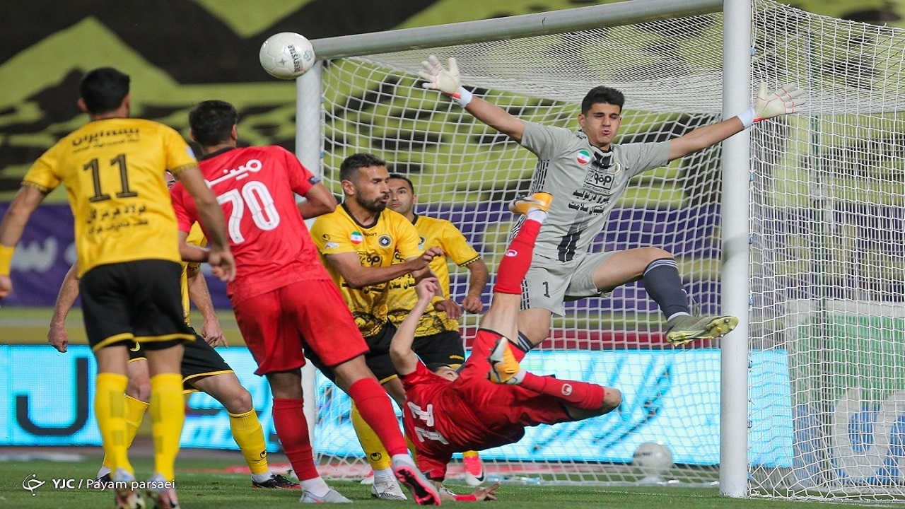 دروازه بان سپاهان: در روز خوب‌مان به مصاف پرسپولیس نرفتیم