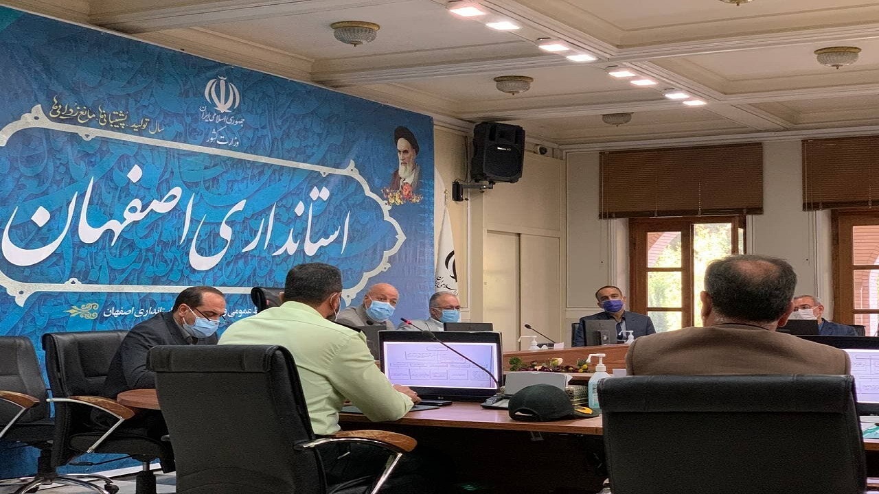 ادارات اصفهان مصرف آب، برق و گاز را ۴۰ درصد کاهش دهند