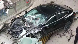 نقش بر زمین شدن مرد خیر در وسط خیابان + فیلم