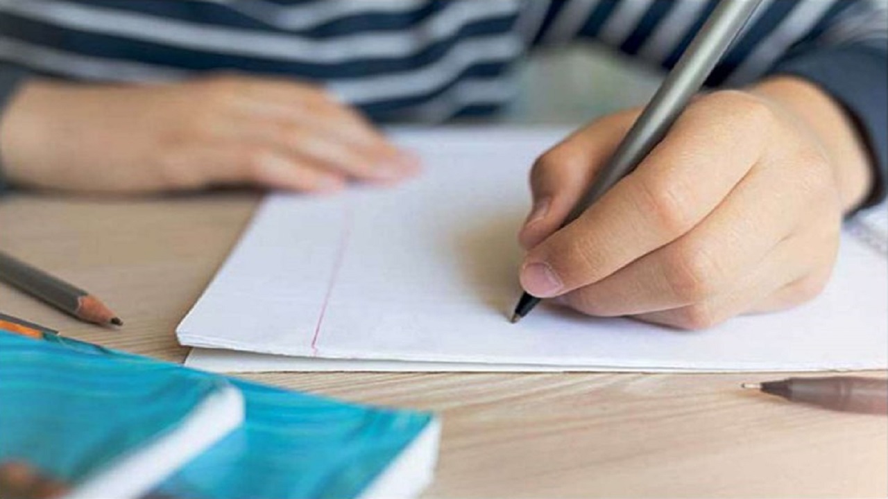 نبرد با خرچنگ‌ها و قورباغه‌ها / چگونه بچه‌های‌مان را خوش‌خط کنیم؟