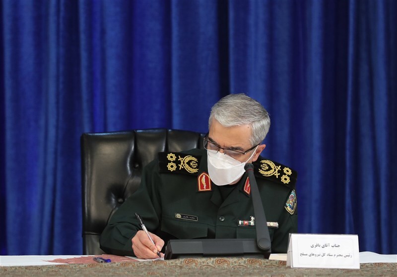 تقدیر سرلشکر باقری از معاون مهندسی وزارت دفاع