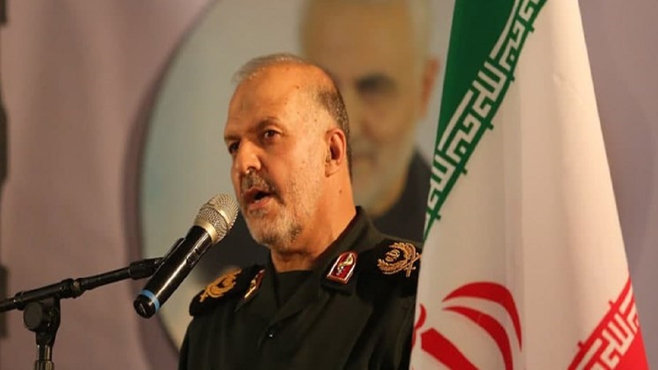 غرب موجودیت خود را با وجود انقلاب اسلامی در خطر می‌بیند