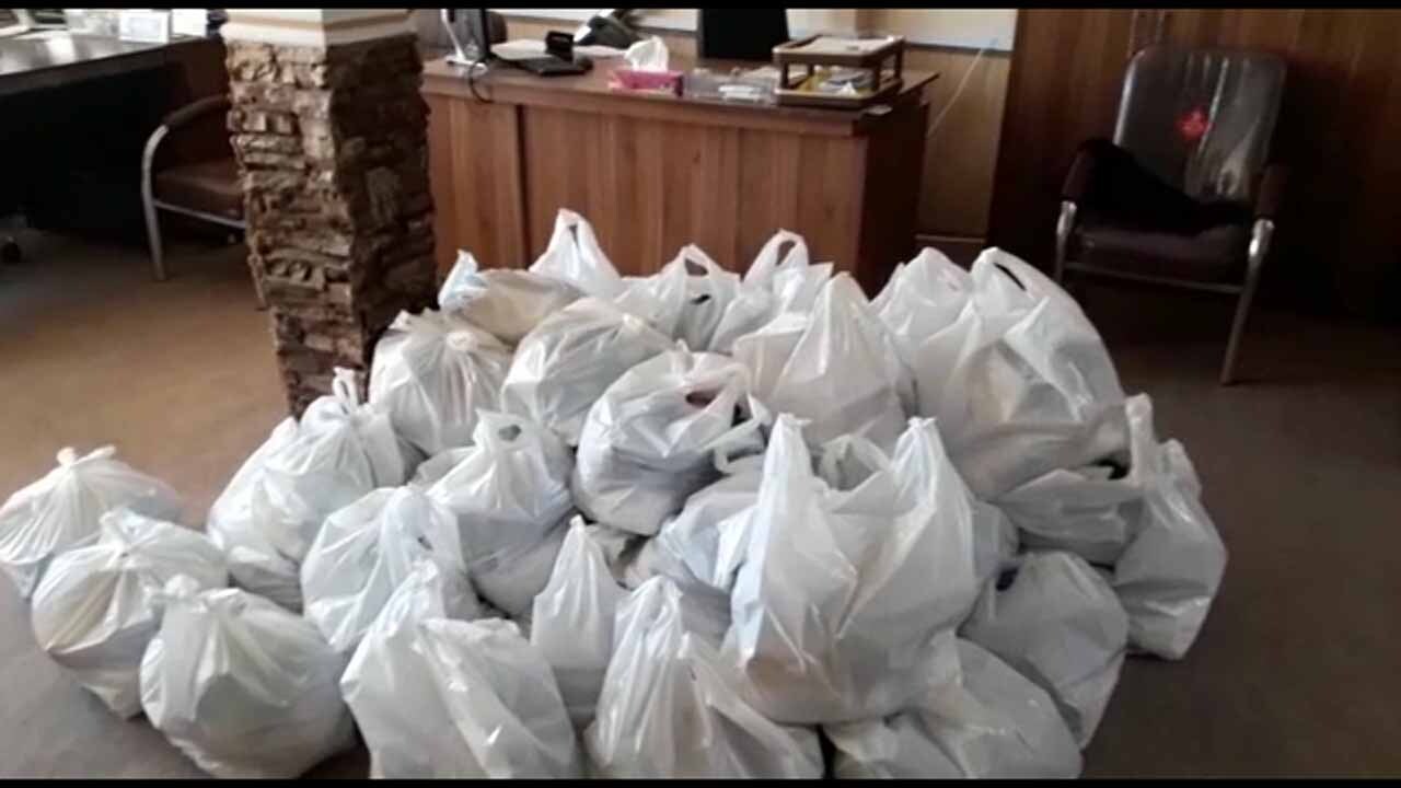 تهیه ۲۵۰ بسته معیشتی برای نیازمندان در سبزوار + فیلم