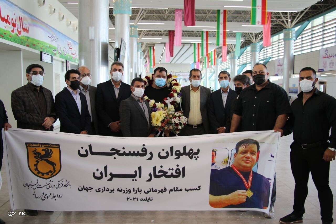 آیین استقبال از قهرمان سنگین وزن پاراوزنه&zwnj;بردای جهان در کرمان + تصاویر