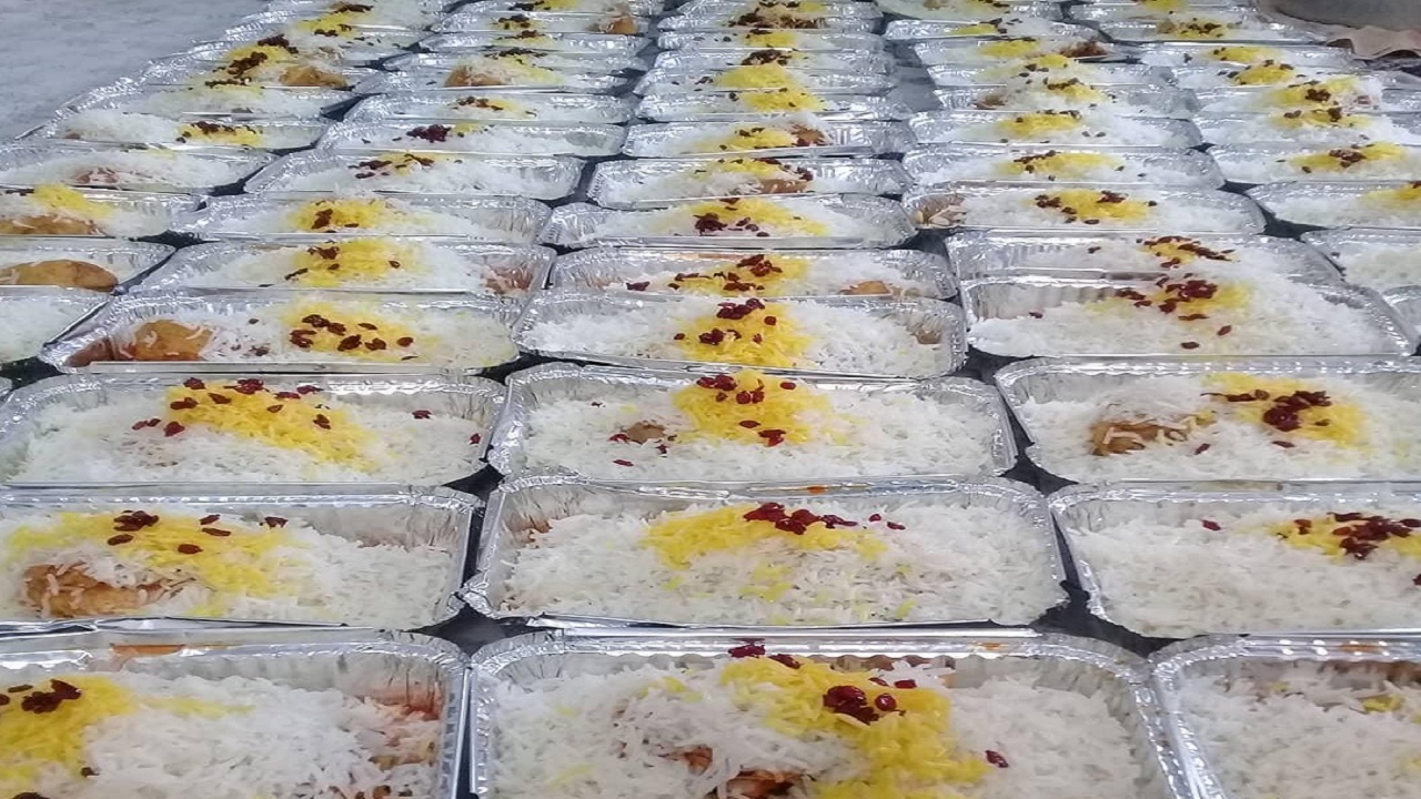 رمضان در ملایر؛ نذر غذا و توزیع بین روزه‌داران ‌در ضیافت الهی+ فیلم