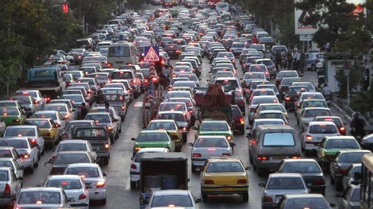 ترافیک سنگین در بزرگراه نواب تا پل هلال احمر/ تردد خودرو‌ها در اکثر معابر رو به افزایش است