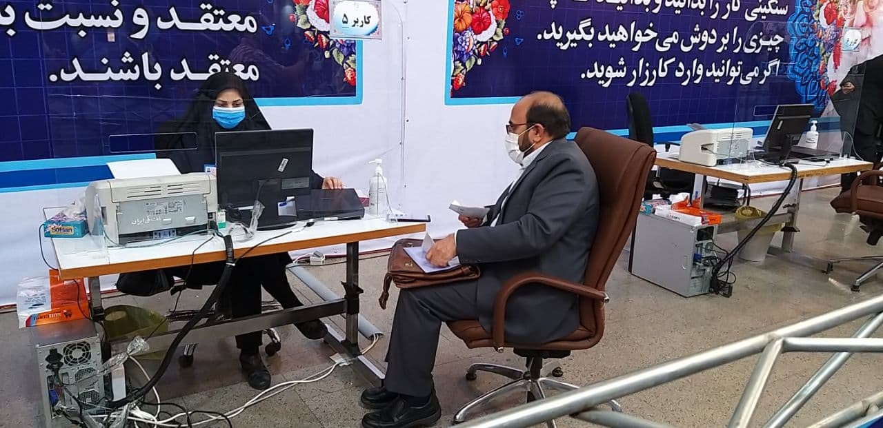 یک زن، نخستین ثبت&zwnj;نام کننده انتخابات ریاست جمهوری/ نماینده جریان سوم در صف ثبت نام