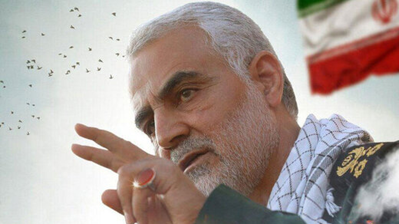 ماجرای هیجان انگیز شلیک حاج قاسم با کلاشینکف از داخل بالگرد + فیلم