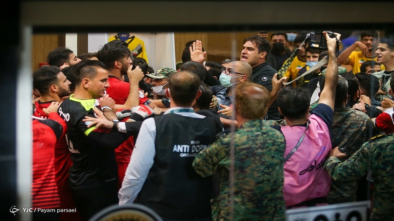 فرد جنجالی ال کلاسیکوی ایران با کاروان پرسپولیس به ورزشگاه آمد!