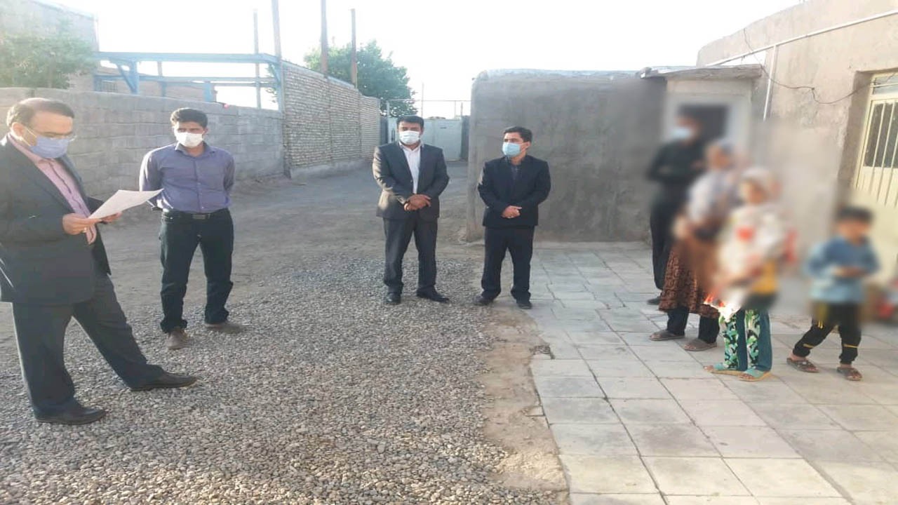 اهدای سبد کالا به خانواده زندانیان بی بضاعت