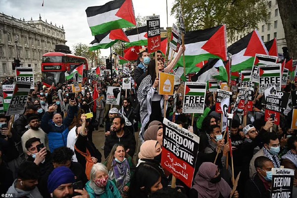 تجمع حامیان فلسطین مقابل کنسولگری رژیم صهیونیستی در آمریکا و انگلیس