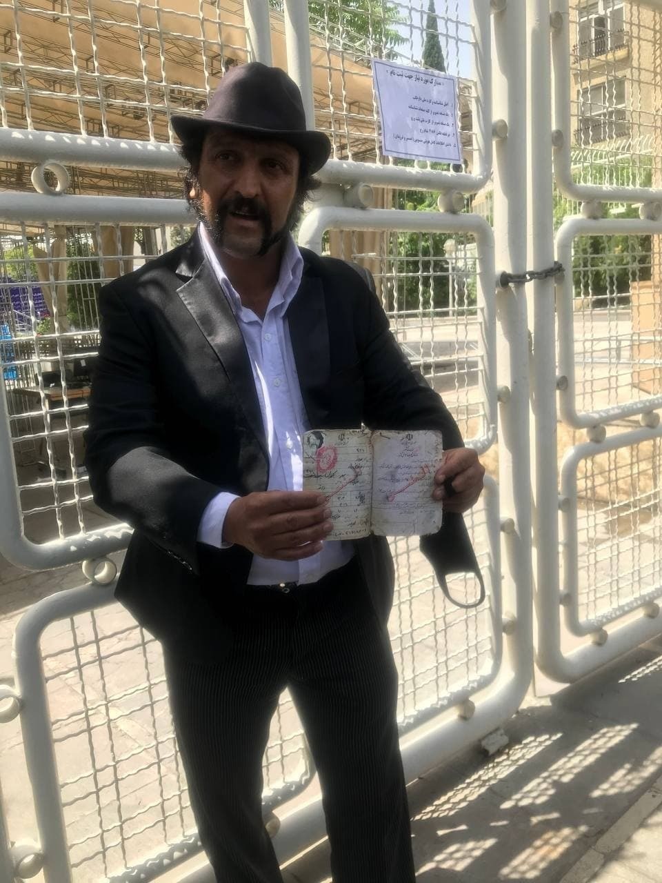 قشون&zwnj;کِشی احمدی&zwnj;نژاد به وزارت کشور/ ثبت&zwnj;نام خانوادگی عروس و داماد برای ریاست جمهوری/ بهروز وثوقی هم ثبت&zwnj;نام کرد
