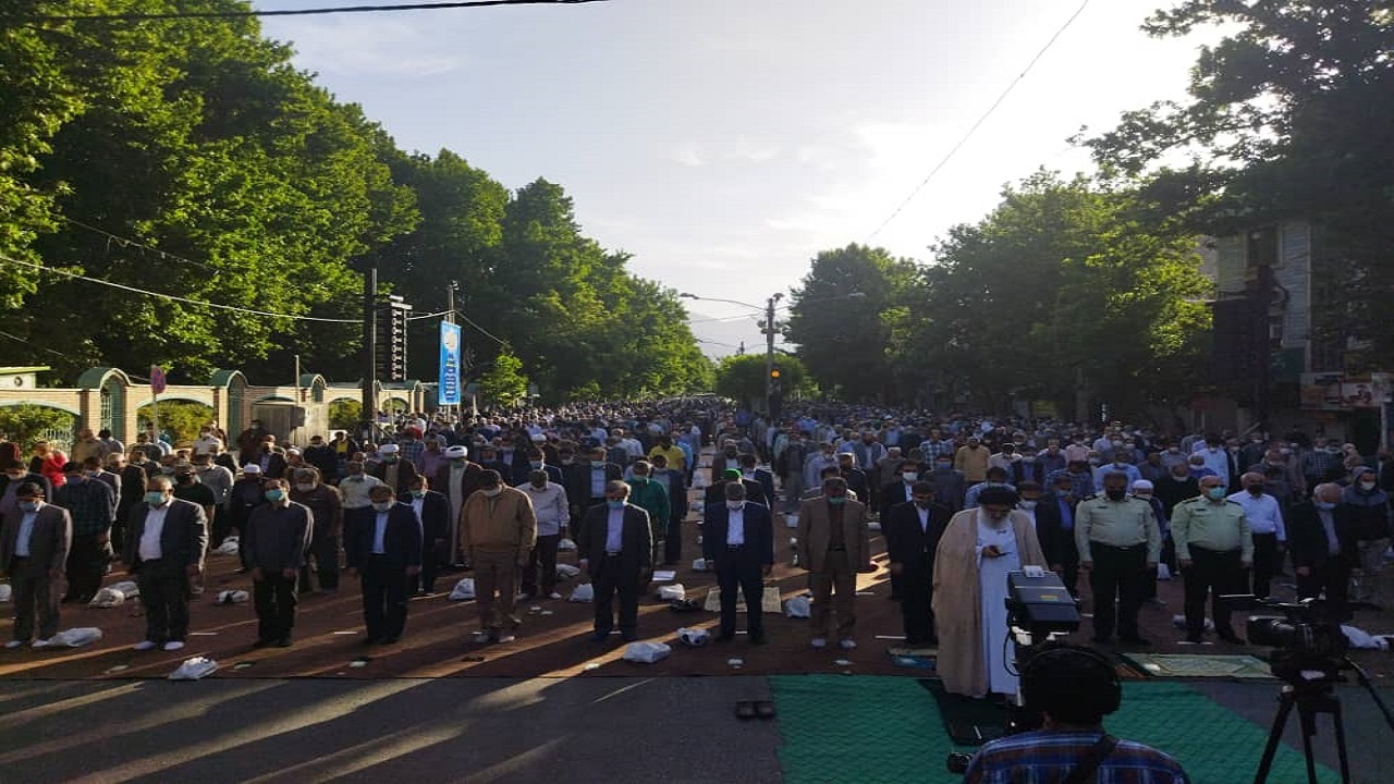 اقامه نماز عید فطر با رعایت شیوه نامه های بهداشتی در البرز