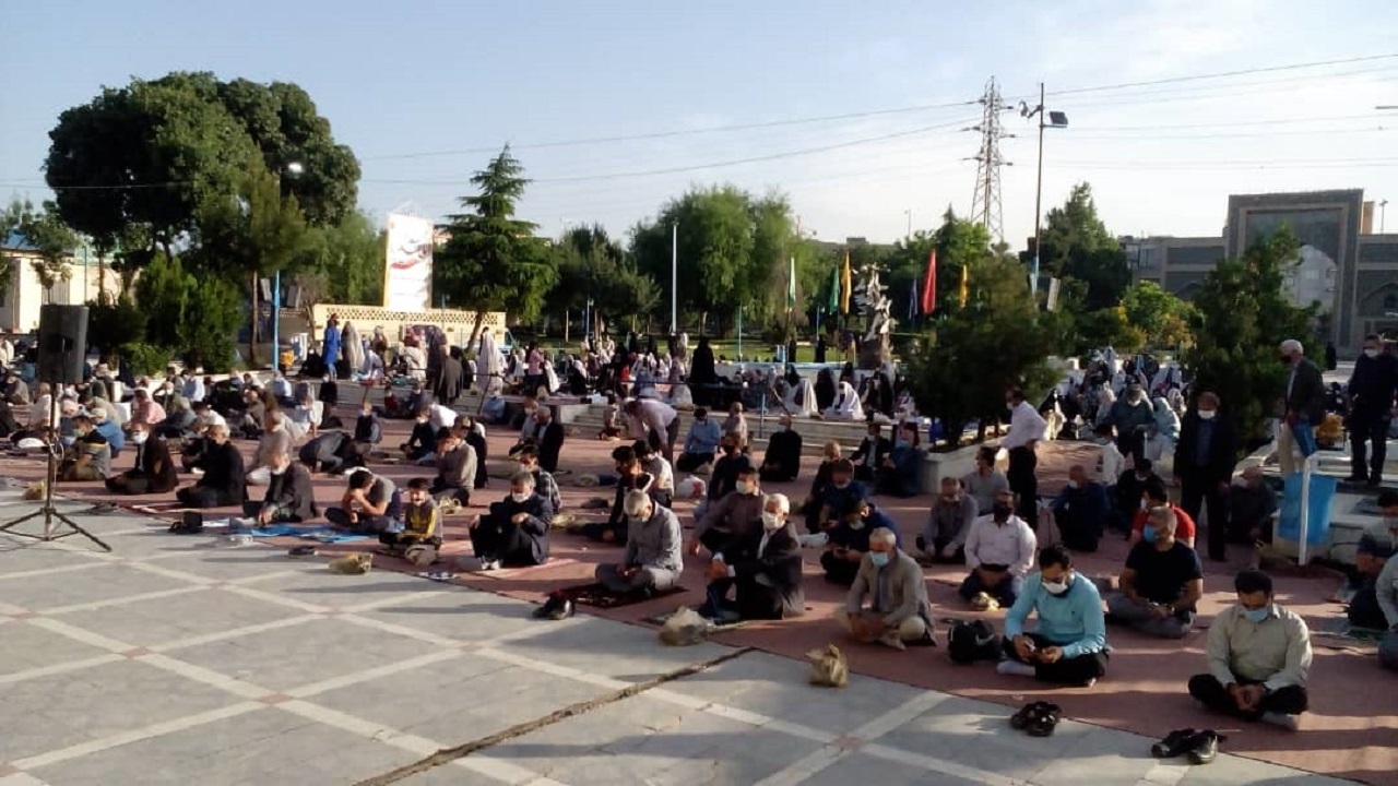 اقامه نماز عید فطر با رعایت شیوه نامه های بهداشتی در البرز