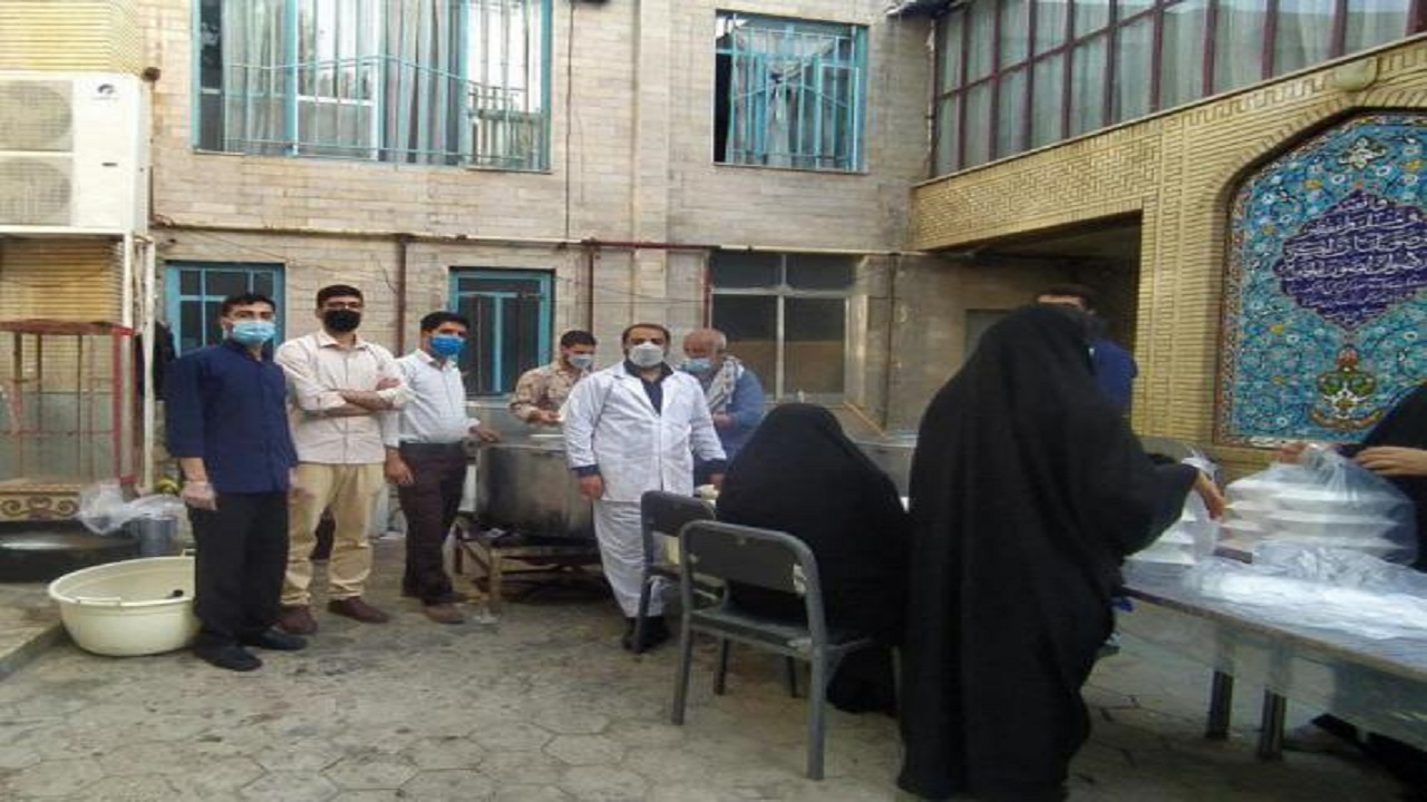 پخت ۸۰۰ پرس غذا جهت اطعام نیازمندان به مناسبت عید سعید فطردر نهاوند