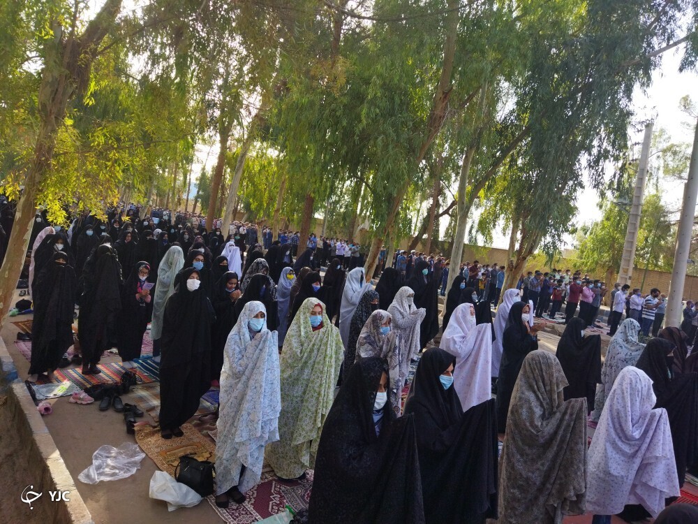 اقامه نماز عیدفطر در راور 