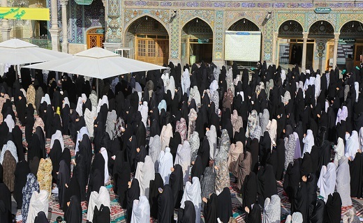 نماز عید فطر در حرم حضرت معصومه (س) اقامه شد