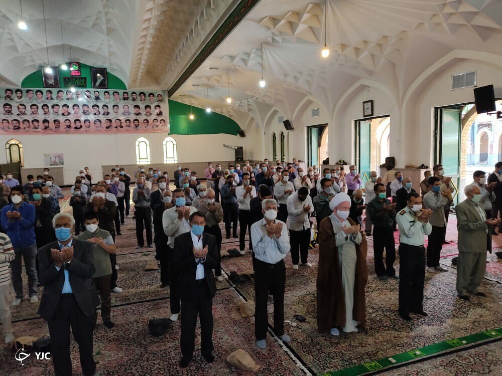 اقامه نماز عید فطر در مناطق مختلف شهرستان زرند 