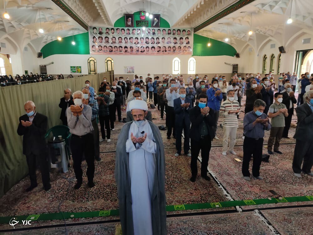 اقامه نماز عید فطر در مناطق مختلف شهرستان زرند 