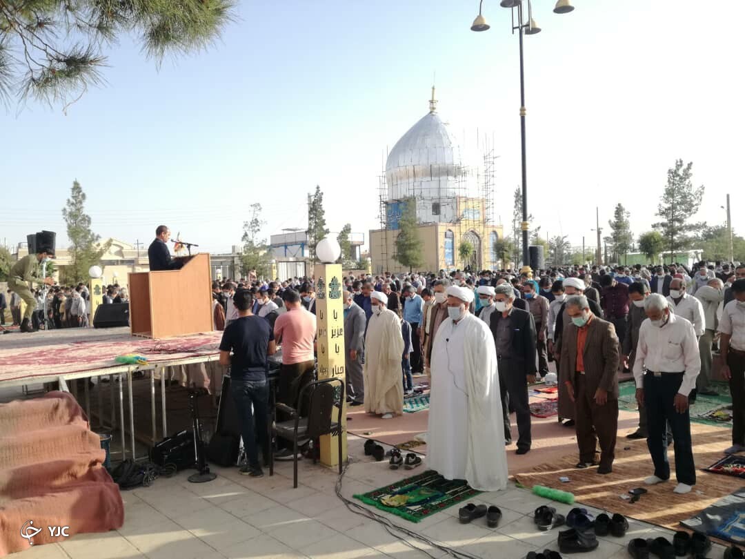 اقامه نماز عید فطر در مناطق مختلف شهرستان زرند 