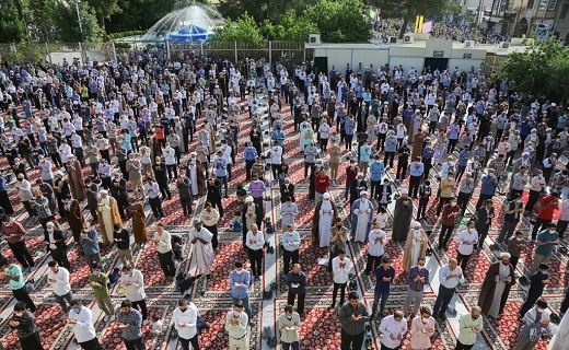 نماز عید فطر در حرم حضرت معصومه (س) اقامه شد +تصاویر