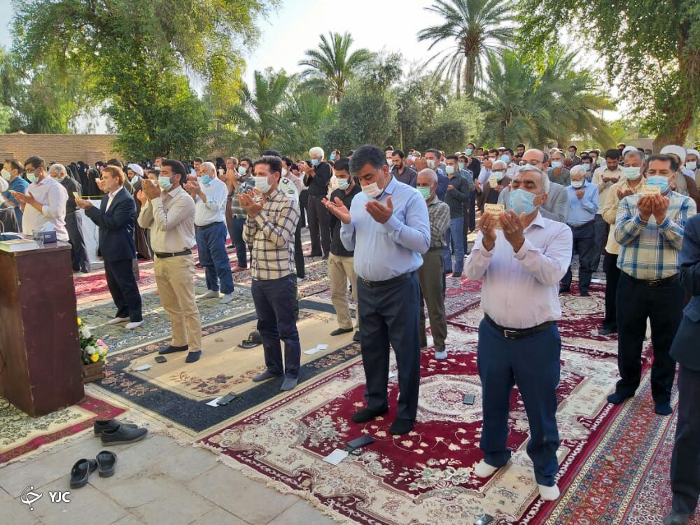 اقامه نماز عید فطر در  حرم امام زاده زید(ع) شهداد