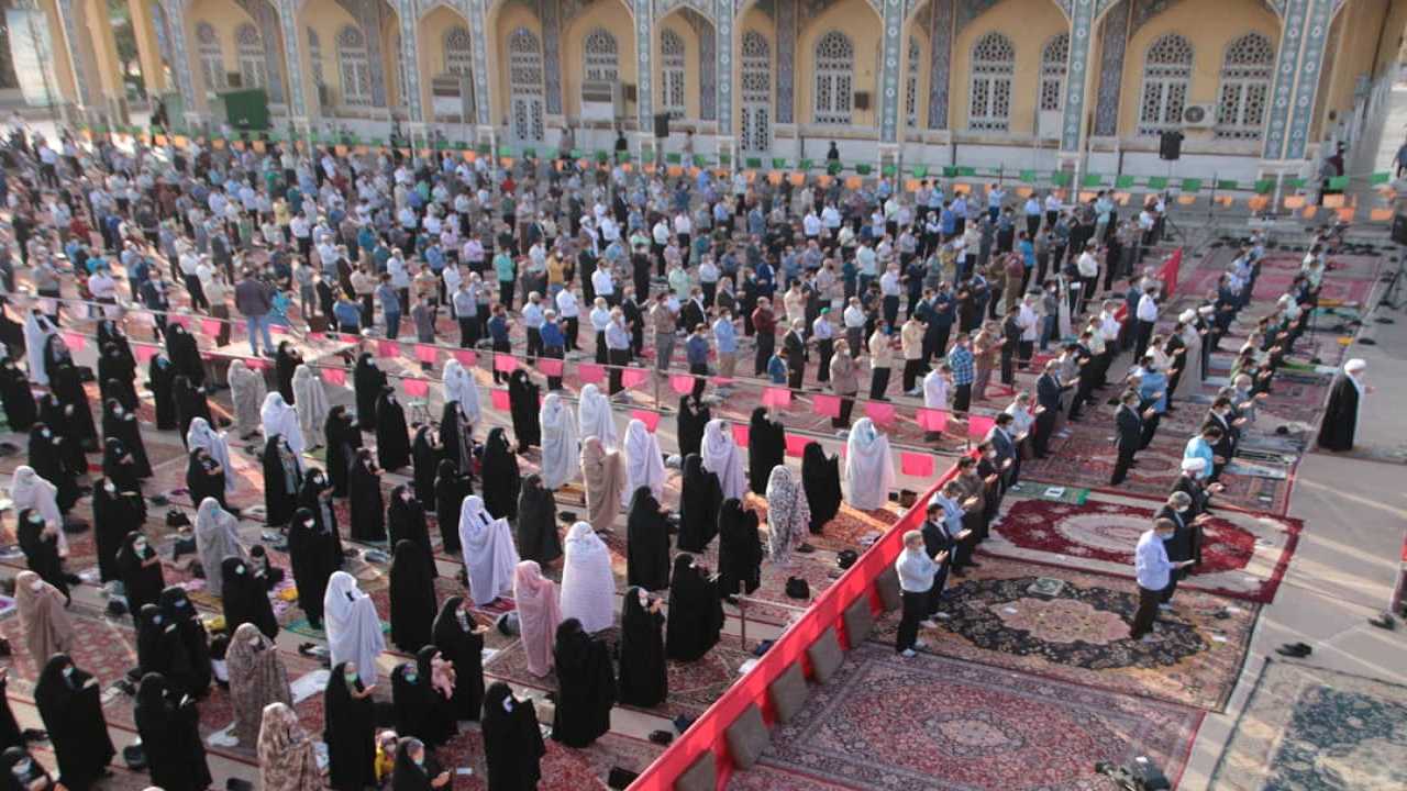 اقامه باشکوه نماز عید فطر در یزد
