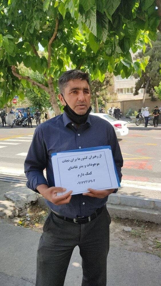 داد و فریاد حاج آقا بعد از ثبت&zwnj;نام/ کاندیدای کراوات&zwnj;زده در صف ثبت&zwnj;نام/ کاندیدای ریاست جمهوری که می&zwnj;تواند زلزله را پیش&zwnj;بینی کند