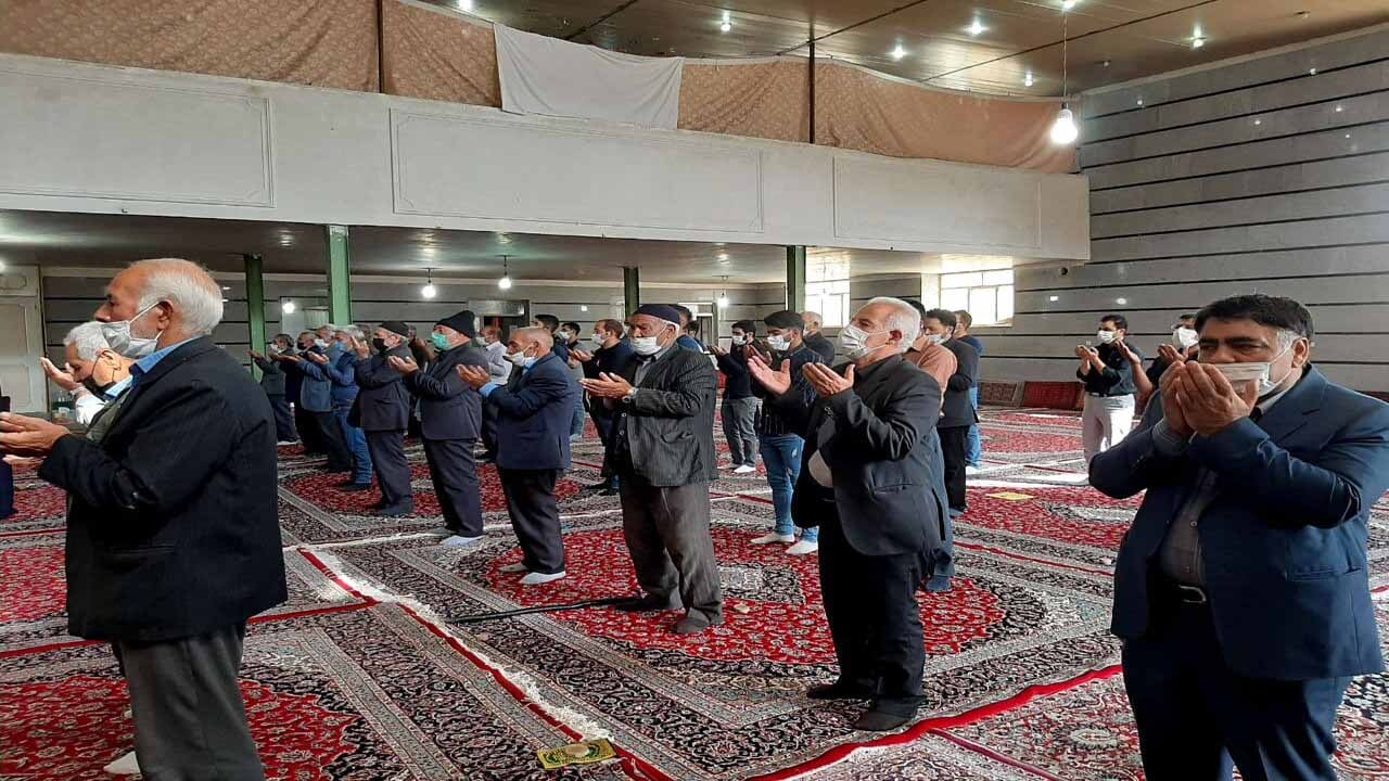 اقامه نماز عید فطر در روستای توآباد + فیلم