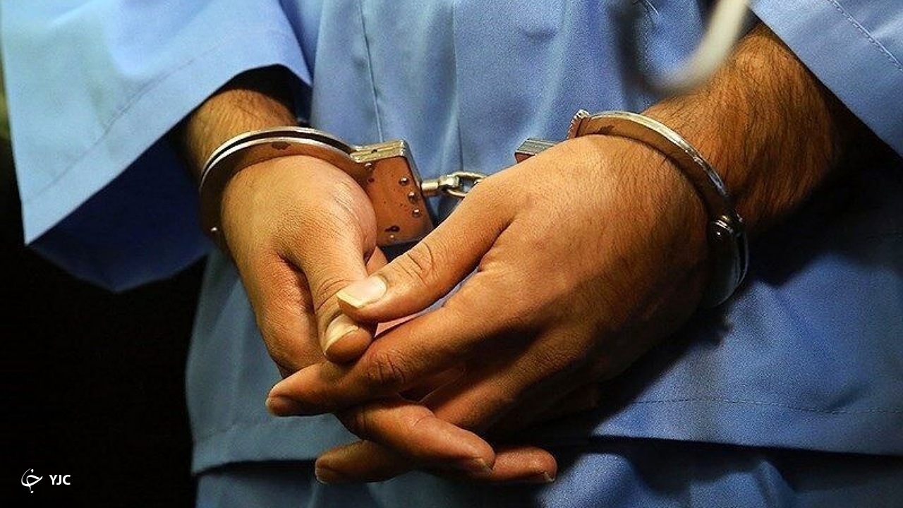 دستگیری مامور قلابی و کشف یک فقر کارت شناسایی