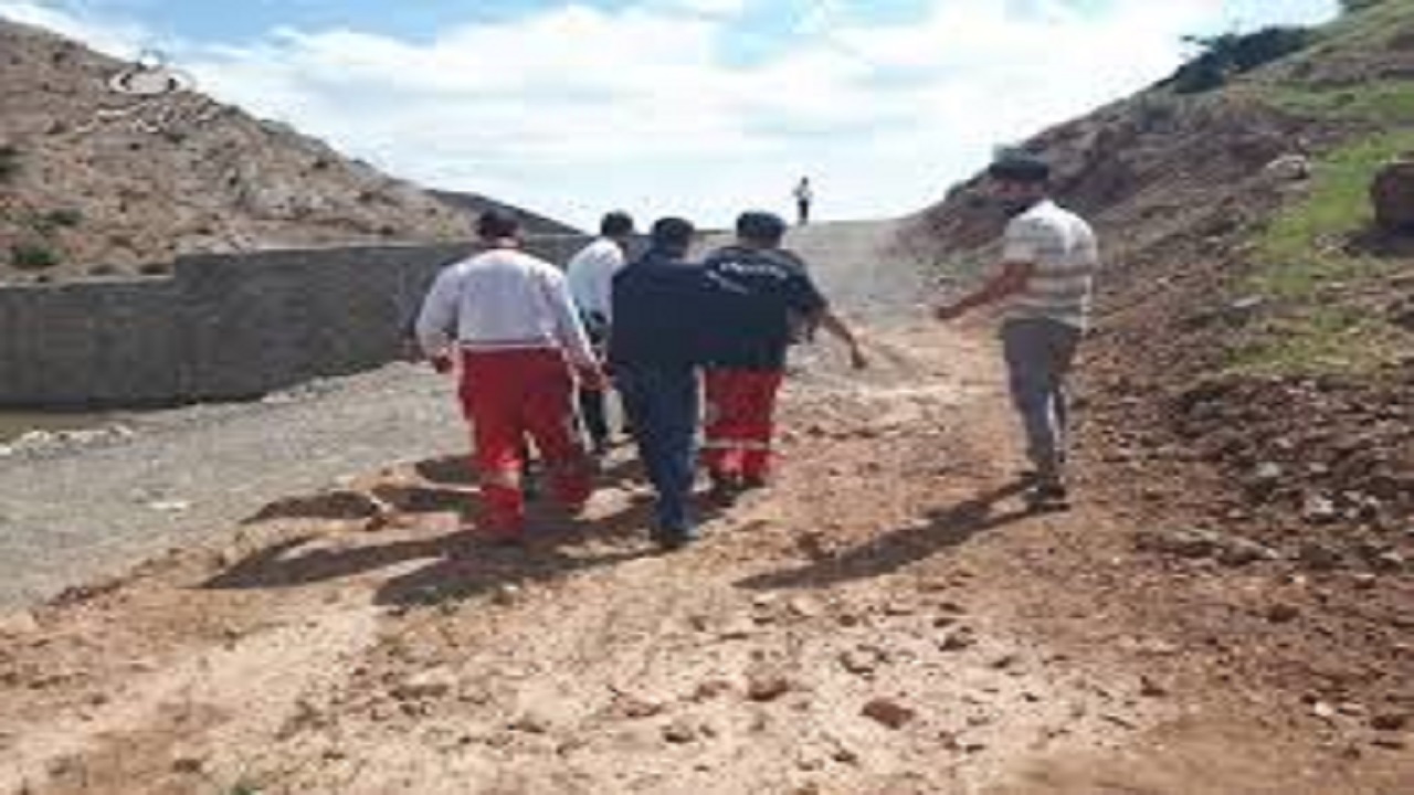 نجات ۵۰ نفر محصور در سیل در روستای رامه گرمسار