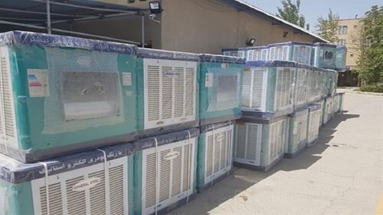 ١۵٠ دستگاه کولر و اجاق گاز بین مددجویان کمیته امداد ایرانشهر توزیع شد