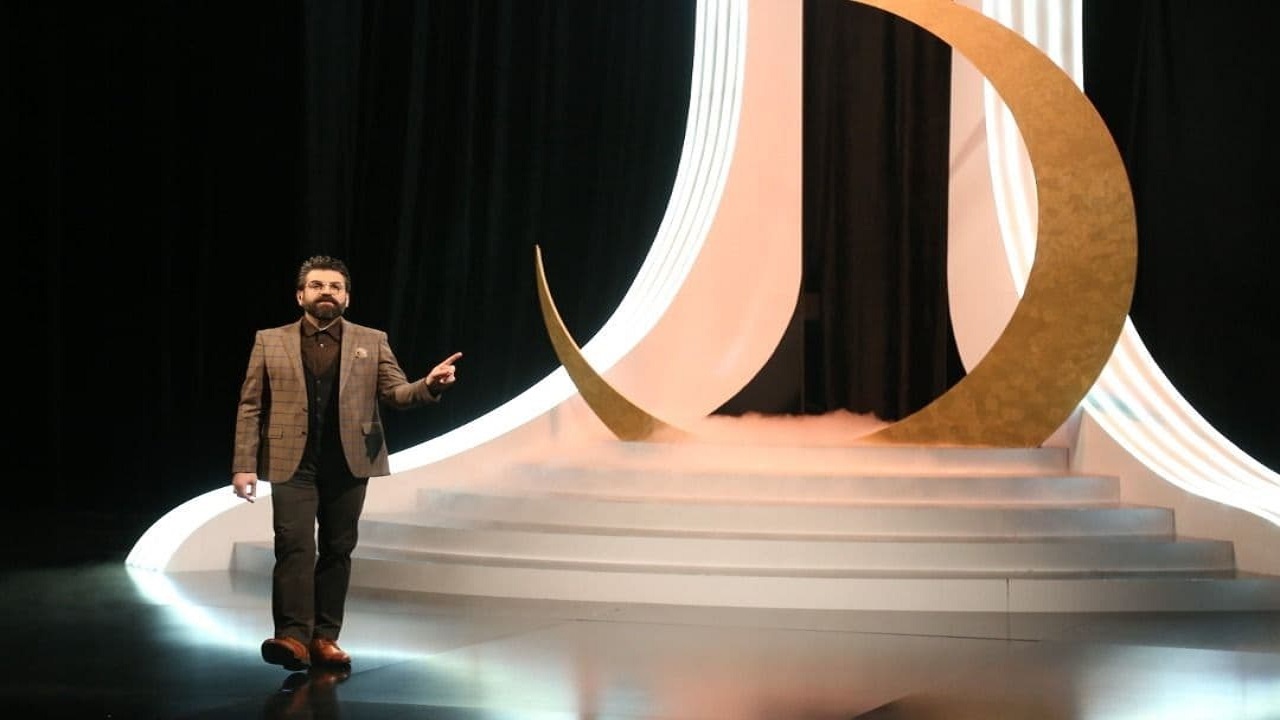 طراحی دکور هر برنامه، یک معمای جدید برای من است/ ایده‌پردازی اهمیت دارد نه فقط چیدمان صحنه