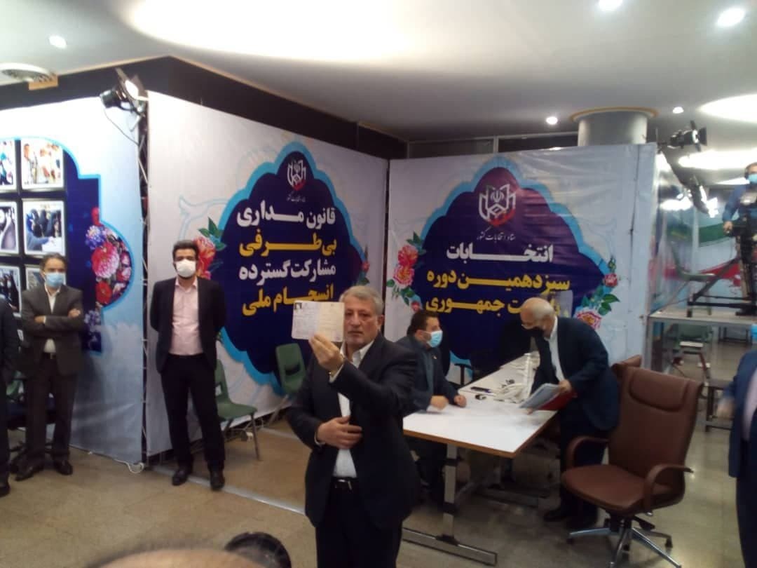 روز پنجم؛ علی لاریجانی ثبت نام کرد/ محسن هاشمی صبح زود در ستاد انتخابات کشور