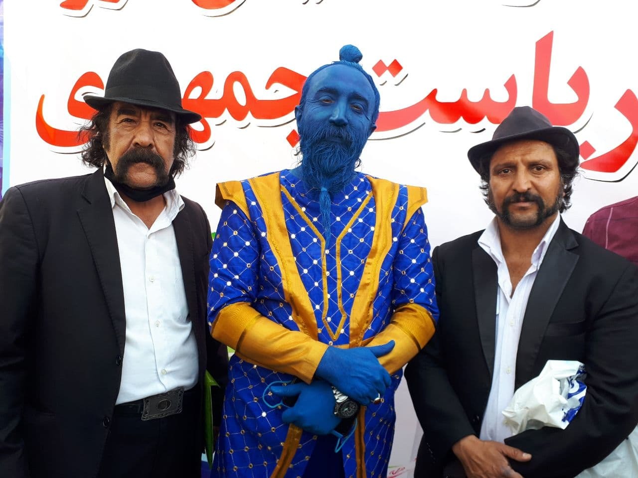 فردی که با شعار مرد میدان به خیابان فاطمی آمد/بازار داغ خط و نشان&zwnj; نامزد&zwnj;های ریاست جمهوری علیه یکدیگر+تصاویر