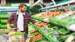 هنگام خرید مواد غذایی به این نکات دقت کنید + فیلم