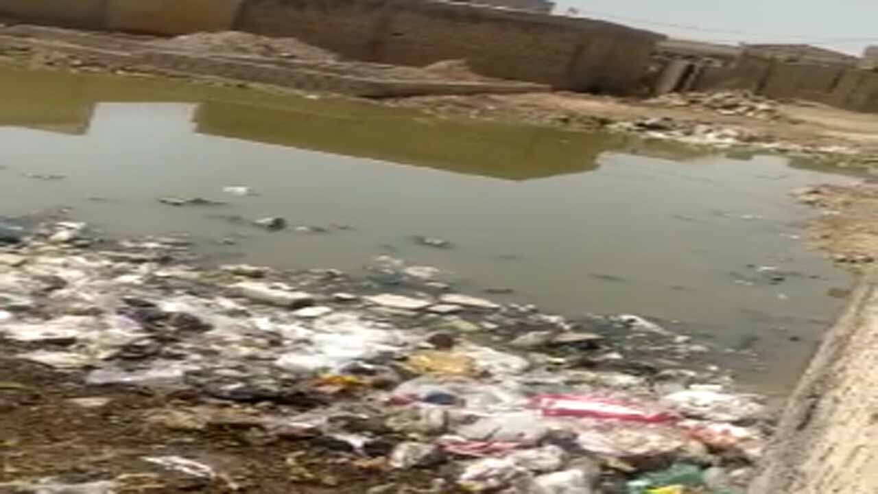 فوران فاضلاب در یک خیابان خرمشهر + فیلم