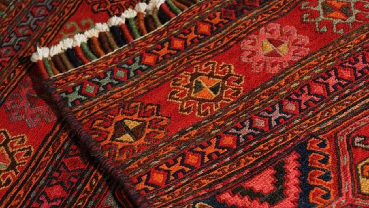 رونمایی از بزرگترین گلیم دستبافت در نمین/گلیم عنبران جهانی است