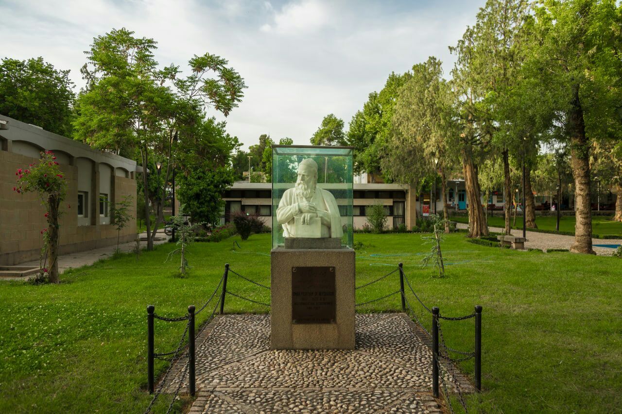 خیام نیشابوری شاعر و دانشمند بزرگ ۲۸ اردیبهشت بزرگداشت غیاث الدین ابوالفتح عمربن ابراهیم خیام نیشابوری