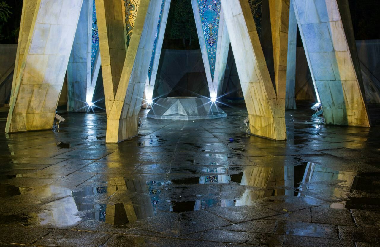طراحی معماری خاص مقبره خیام نیشابوری ۲۸ اردیبهشت بزرگداشت غیاث الدین ابوالفتح عمربن ابراهیم خیام نیشابوری