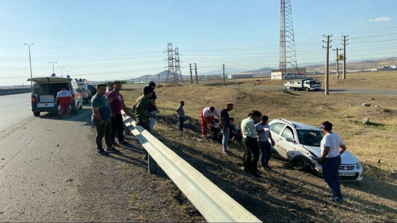 واژگونی یک دستگاه کوئیک در اتوبان قزوین_ تهران