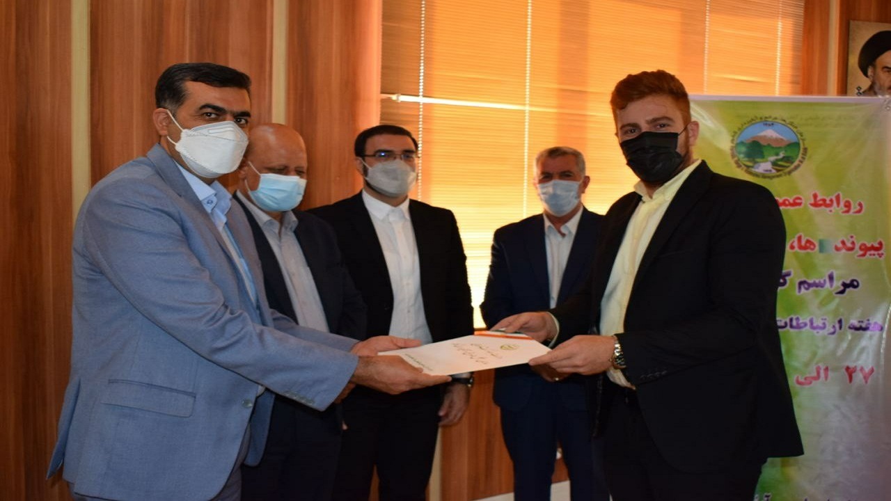 برگزاری مراسم بزرگداشت هفته ارتباطات و روابط عمومی در اداره کل منابع طبیعی و آبخیزداری