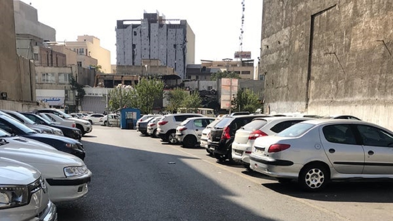 پارکینگ سینما آزادی متعلق به سینما آزادی نیست!