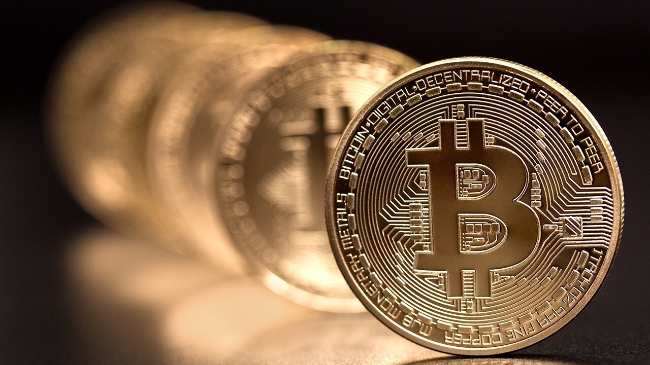 تفاوت بیت کوین و اتریوم در چیست؟ / حباب در بازار رمزارزها / بیت کوین در سرازیری و اتریوم در سربالایی کاهش و افزایش قیمت