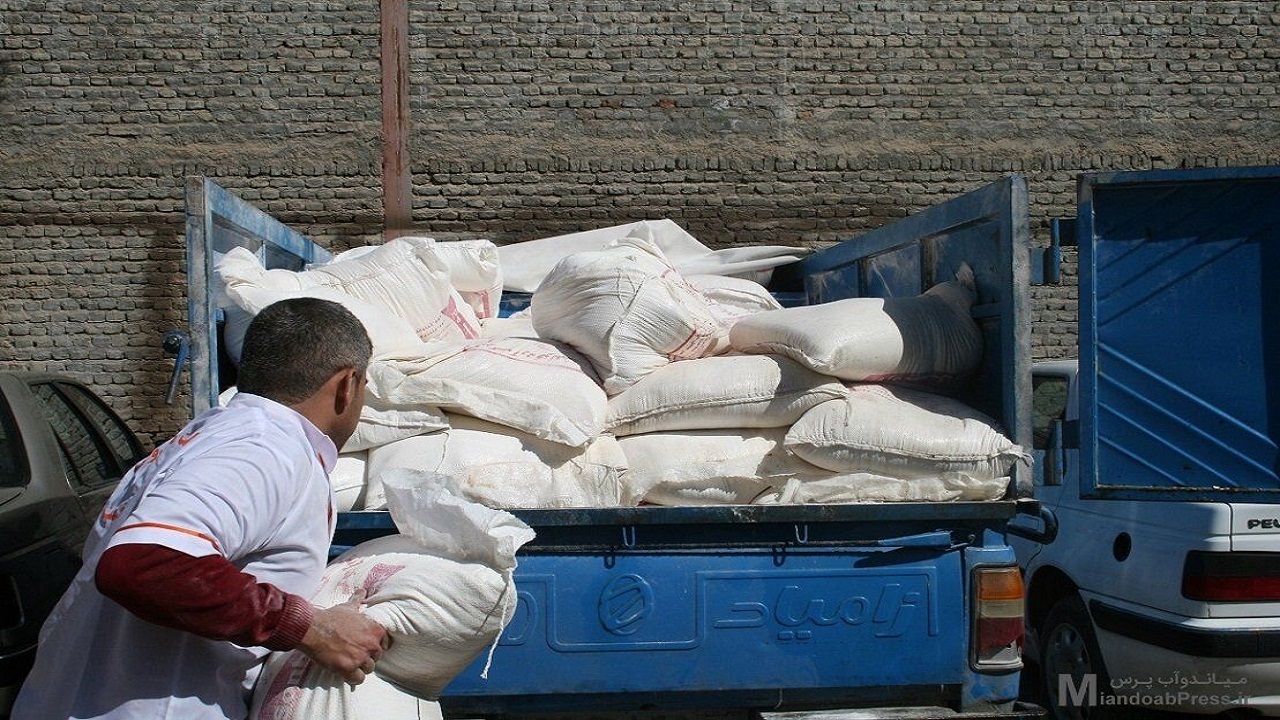 خودرو حامل آرد قاچاق در کبودرآهنگ توقیف شد