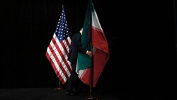 تعویق پرواز هواپیمای بایدن به دلیل هجوم جیرجیرک‌ها  + فیلم